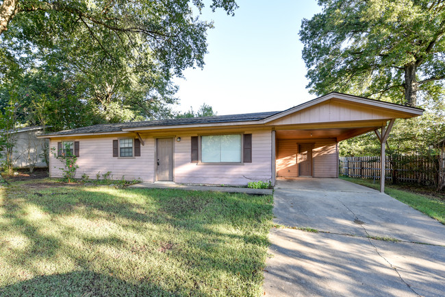 Building Photo - 153 Shady Ln