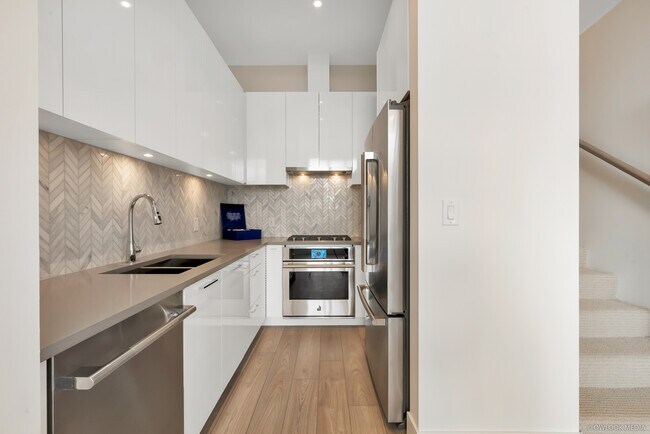 Photo du bâtiment - TH4-3561 E Kent Ave N