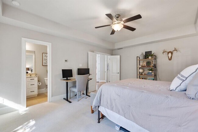Building Photo - 8421 Oak Leaf Point Dr