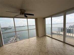 Building Photo - 7601 E Treasure Dr