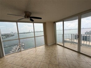 Building Photo - 7601 E Treasure Dr