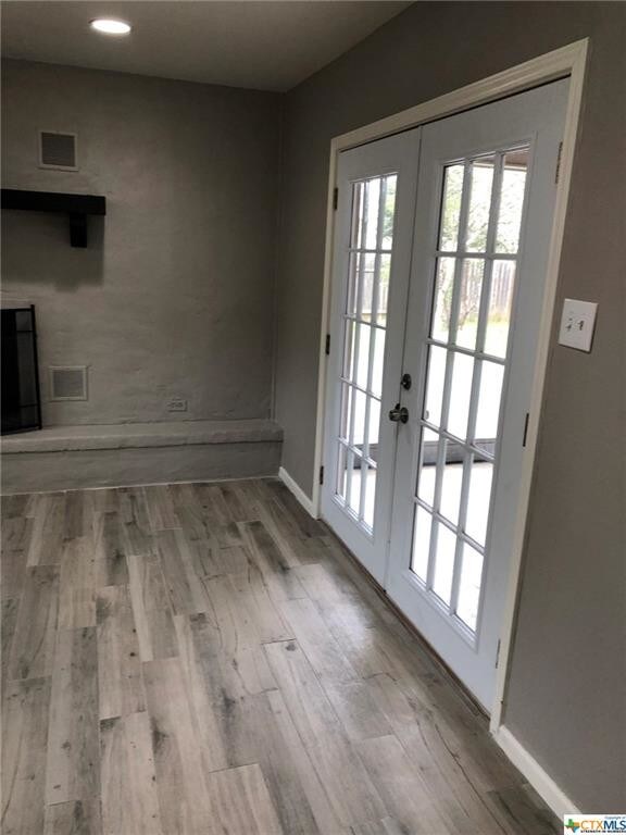 Building Photo - 402 W Tanglewood Dr