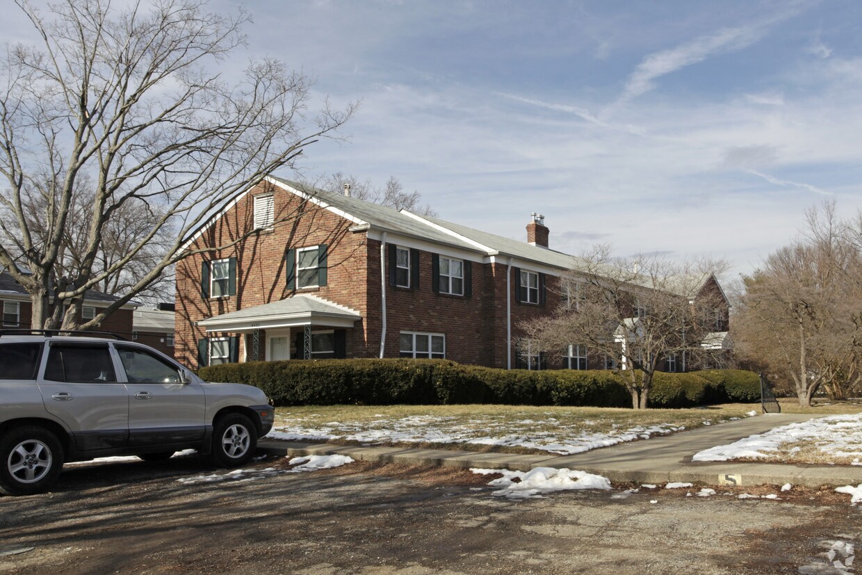 Primary Photo - 4425 Shelbyville Rd