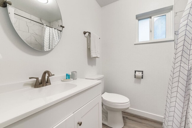 Building Photo - 1816 S G St