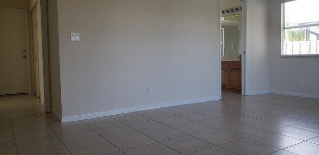 Building Photo - 2137 SW Idaho Ln