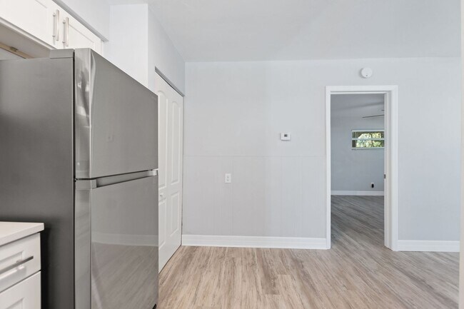 Building Photo - An Absolute Must-See! Discover this stunning 1-bedroom, 1-bath duplex in the highly sought-after ...