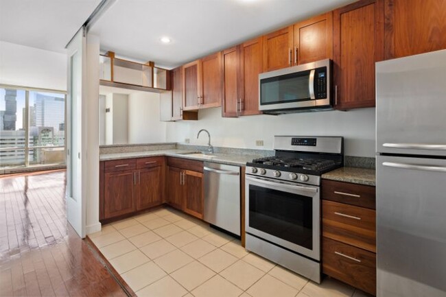 Building Photo - 20 Newport Pkwy