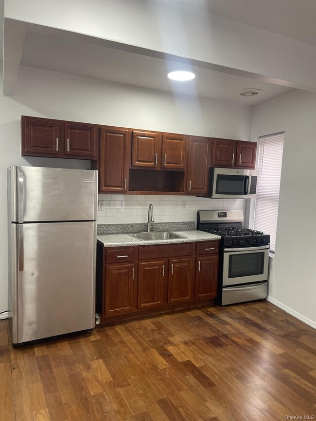 Building Photo - 60 W 184th St