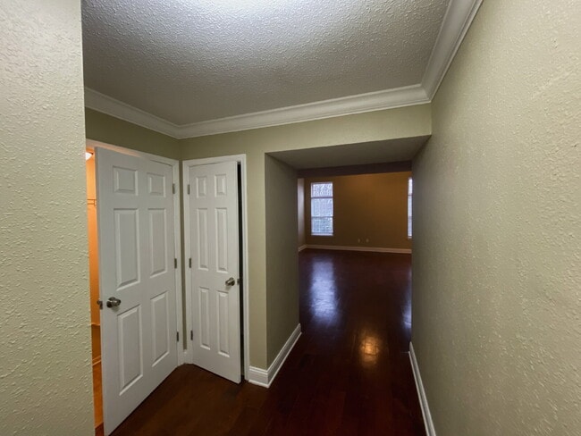 Building Photo - Welcome home to this charming 4-bedroom, 2.5-bath home in Noblesville!