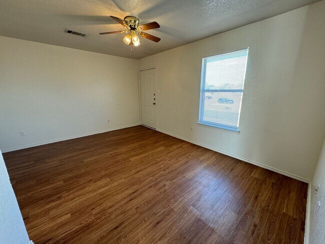 Building Photo - 1603 Cedarhill Dr