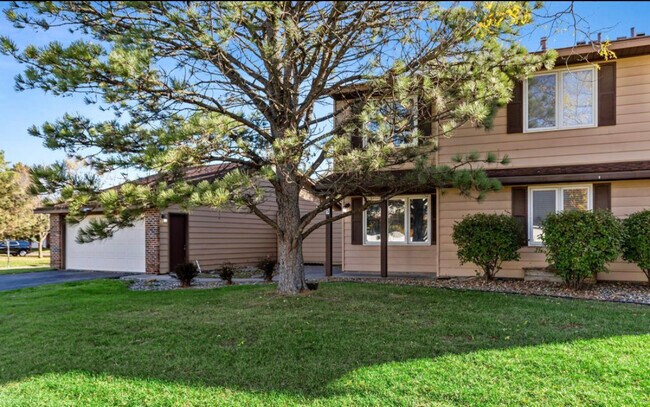 Building Photo - 2475 Wimbledon Dr