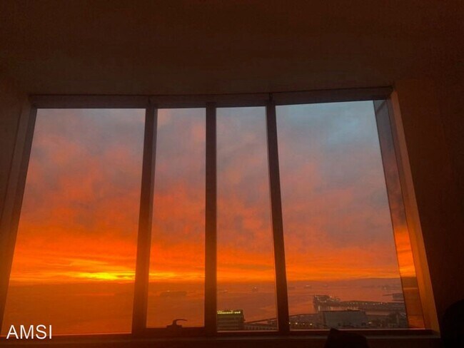 Foto del edificio - 2 br, 2 bath House - 201 Folsom St #33C