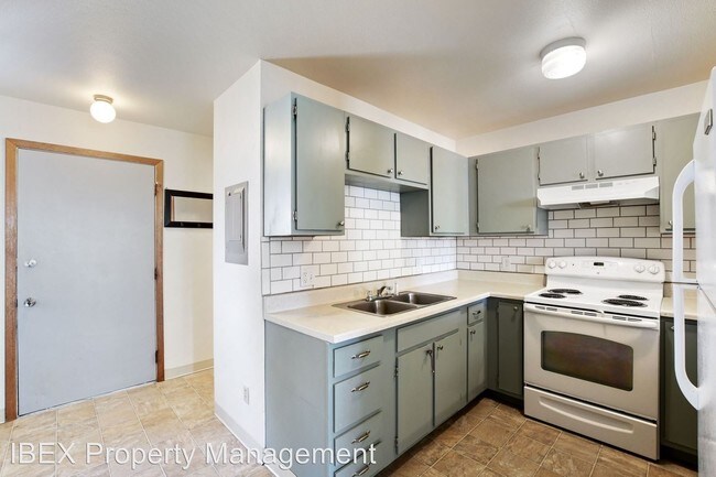 Building Photo - 2 br, 1.5 bath House - 726 Waverly Apt. #4