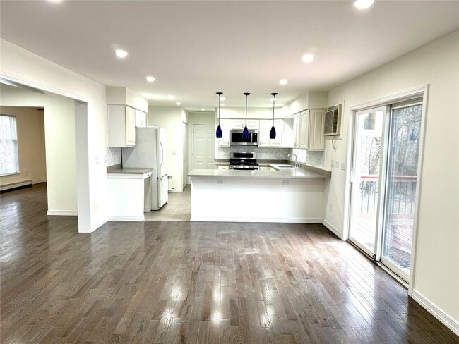 Building Photo - 26 Sallys Ln