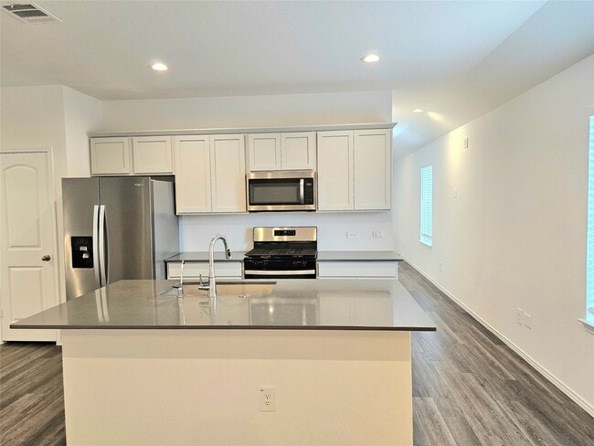 Building Photo - 4901 Pismo Ray Dr