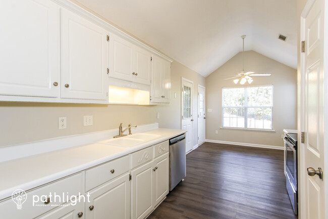 Building Photo - 5165 Saddle Cir