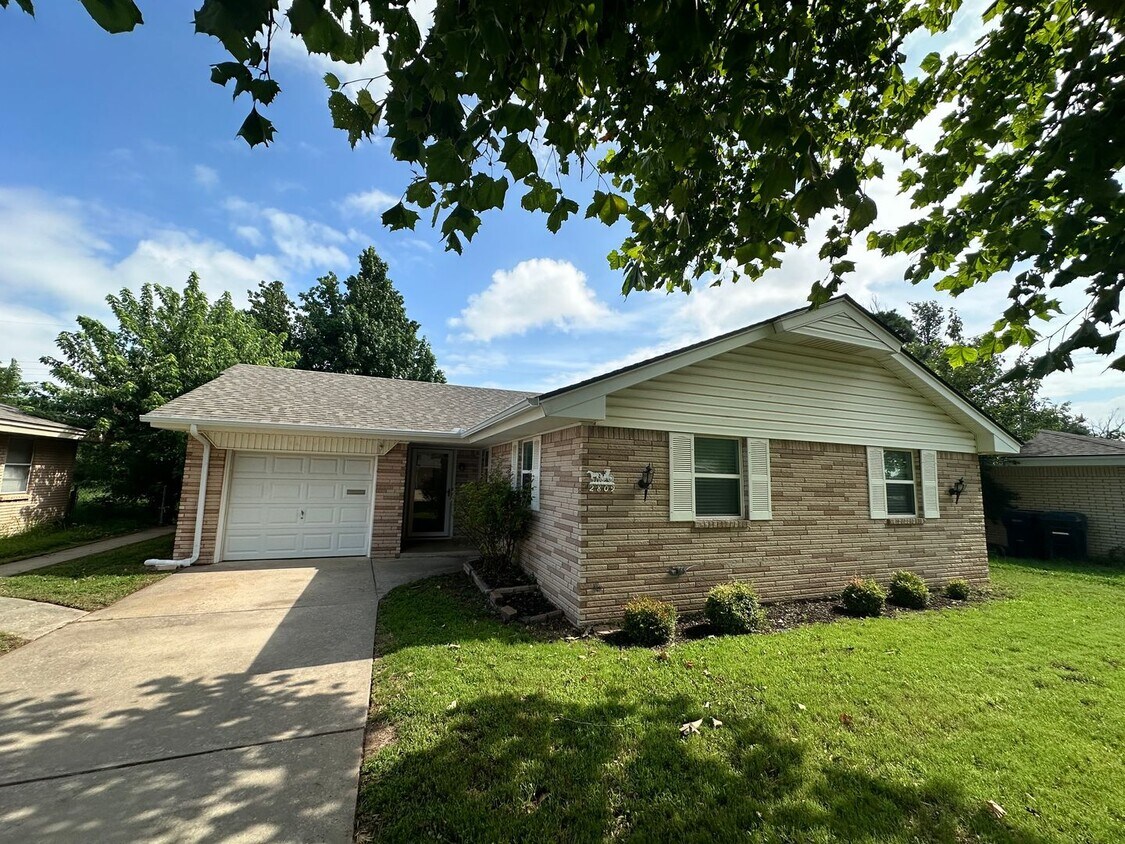 Foto principal - 3 Bed 1.5 Bath Home for Rent in SW OKC – N...