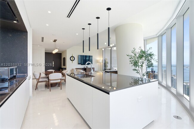 Building Photo - 300 Biscayne Blvd