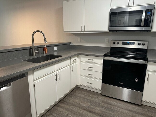 Foto del edificio - Remodeled and spacious 1 bedroom, 1 bathro...