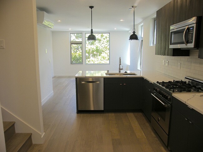 Floor 2: Chef's kitchen - 1005 W Howe St