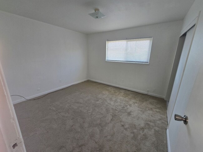 Building Photo - 418 C St