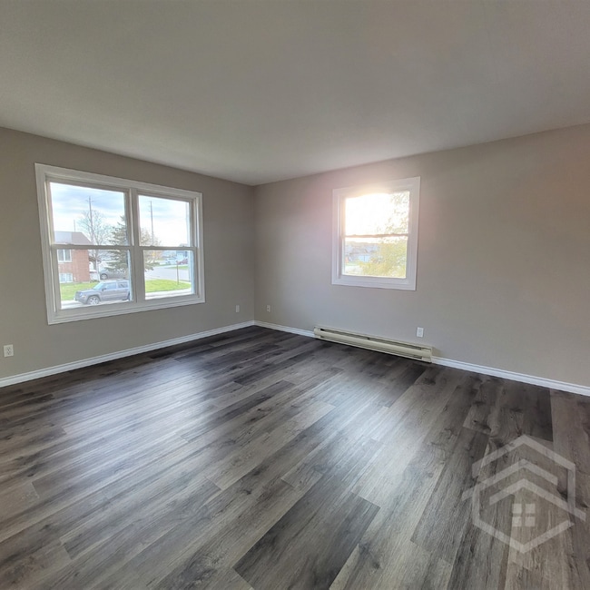 Building Photo - 2 Bedroom Apartment with Shed!!