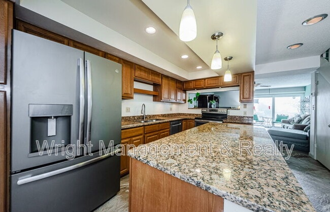 Building Photo - 433 Paula Dr S