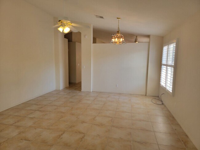 Building Photo - BEAUTIFUL 3 BDRM, 2 BATH ON LARGE CORNER L...