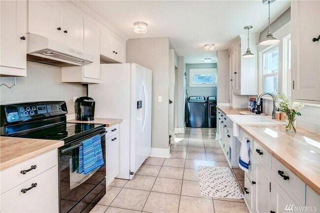 Foto del edificio - 5655 30th Ave SW