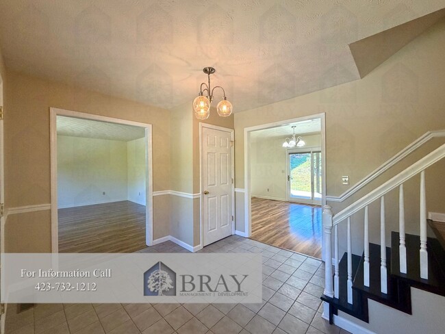 Building Photo - Charming 3-Bedroom Home with Modern Upgrad...
