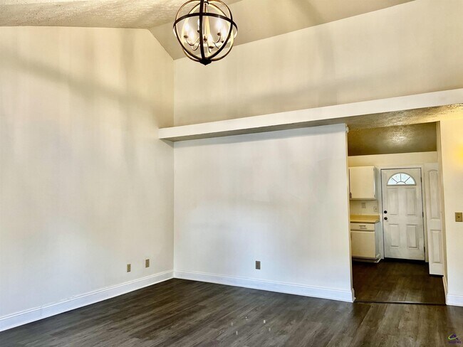 Building Photo - 142 Wrights Mill Cir