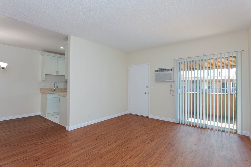 Foto principal - 215 E Live Oak St