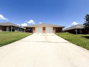 Building Photo - 310 Cedar Ridge Dr