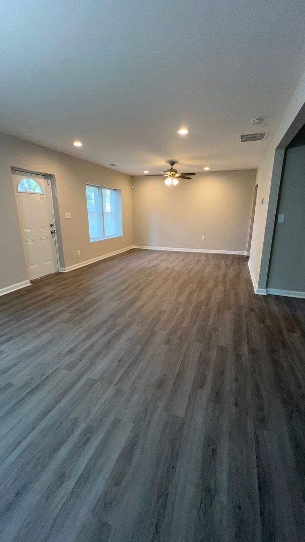 Foto del edificio - BRAND NEW 3bd/2ba Bungalow Renovation!!! -...