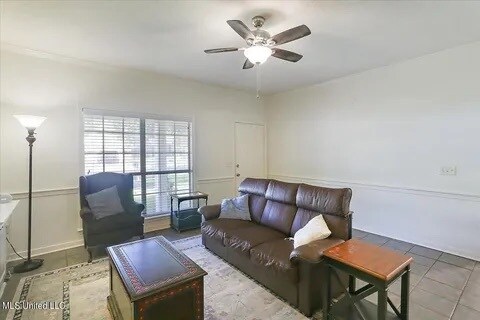 Foto del edificio - 631 Live Oak Dr