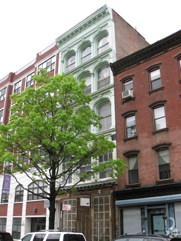 Building Photo - 103 Broadway