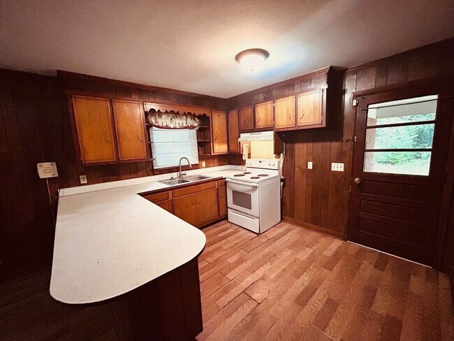Foto del edificio - Charming Country Living - 3BR Brick Ranch in Round O