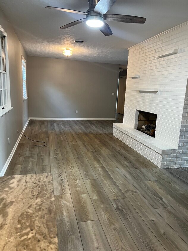 Building Photo - 108 Hurstland Dr
