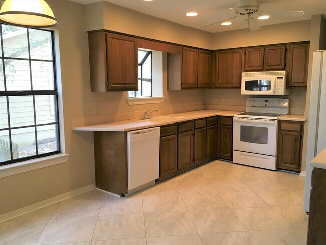 Building Photo - 111 Dominica Way