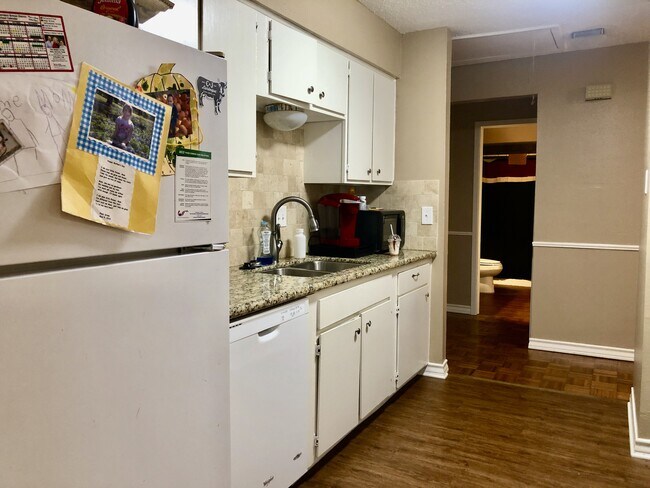 Building Photo - 1606 Lemon Tree Ln