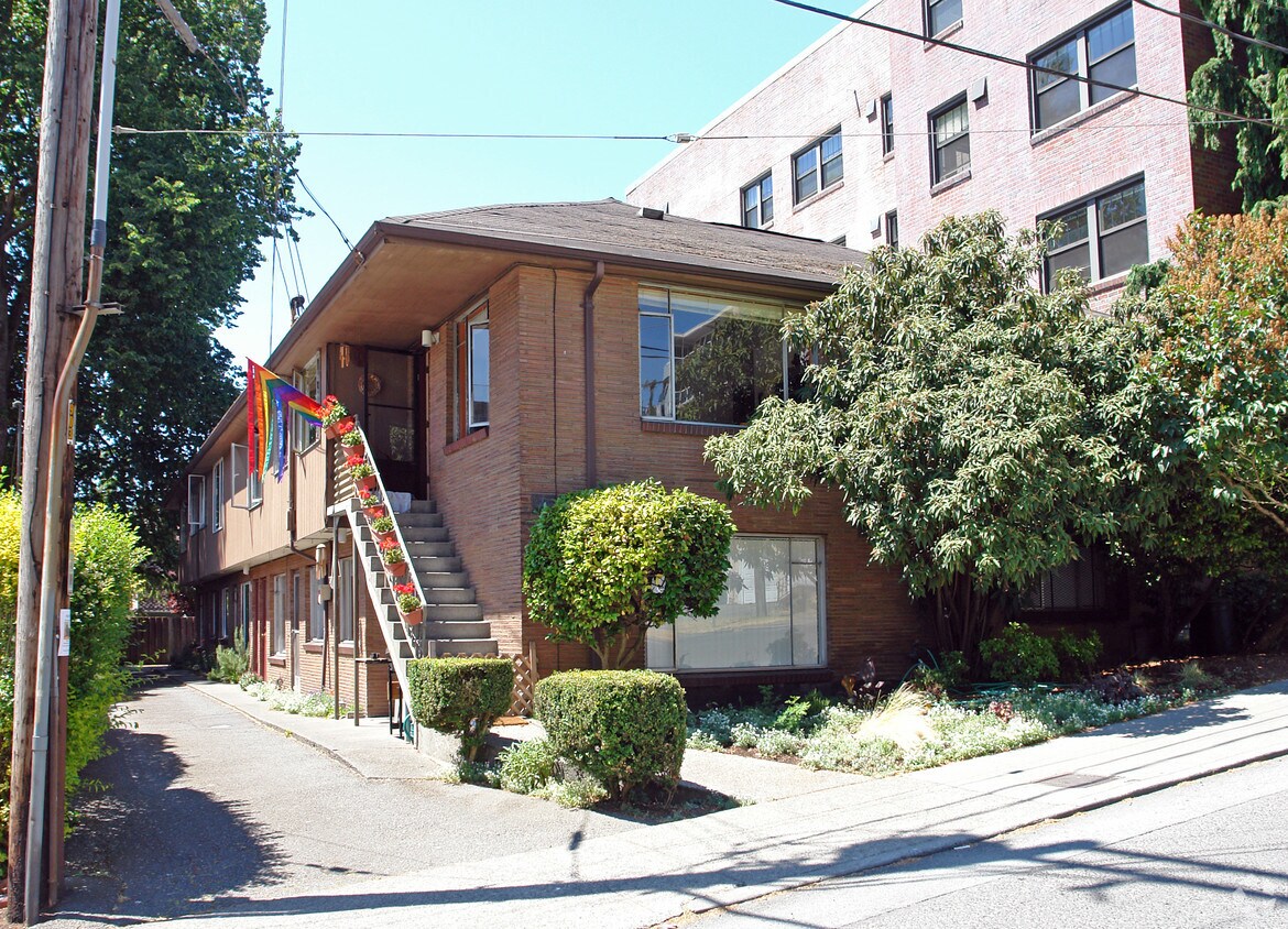 Primary Photo - 911 1st Ave W
