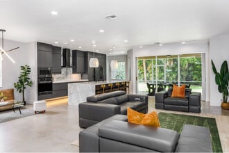 Building Photo - 9841 Colonial Walk S