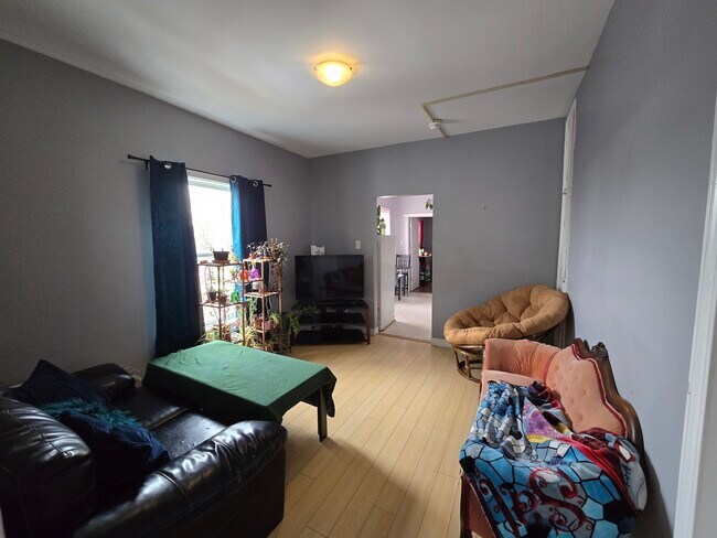 Photo du bâtiment - 49 Cranston Av