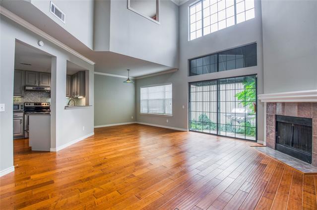 Foto del edificio - 5950 Lindenshire Ln