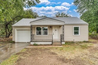 Building Photo - 804 S Bleckley Dr