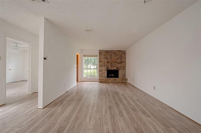 Building Photo - 6533 S Briar Bayou Dr