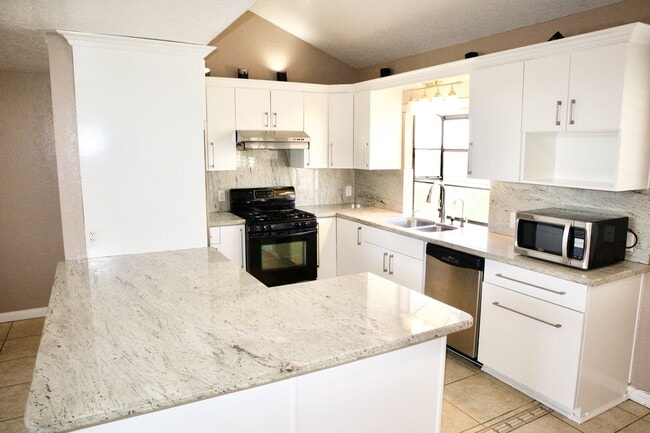 Foto del edificio - 2099 Temple Ave