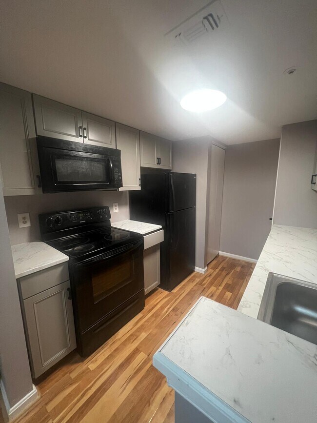 Foto del edificio - 10421 Beacon Ridge Dr