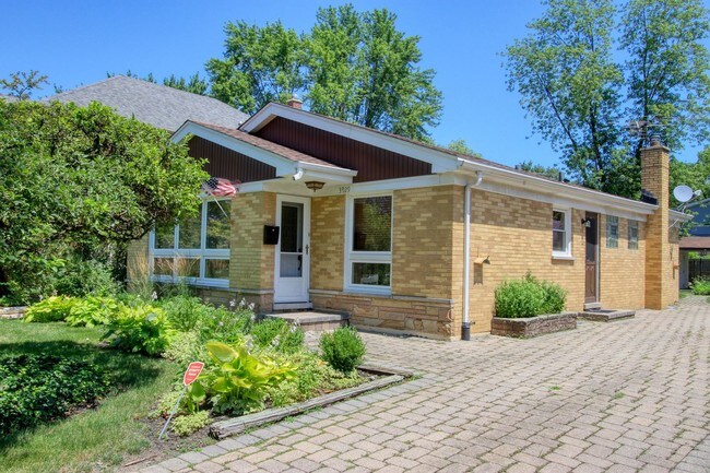 Building Photo - 3929 Hampton Ave