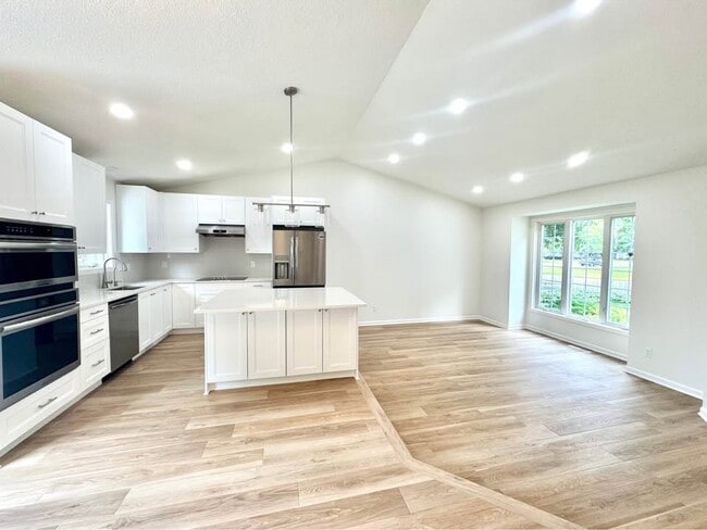 Building Photo - 1084 Hummingbird Ln